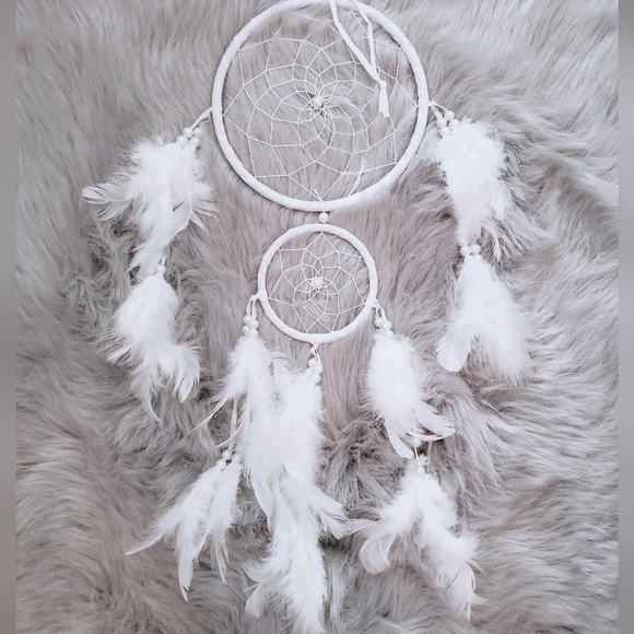 White Feather Dream Catcher with Raw Green Qaurtz Healing Crystal- NWOT - Picture 4 of 8